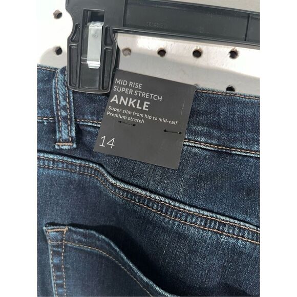 Lane Bryant mid rise denim jeans - Picture 8 of 9